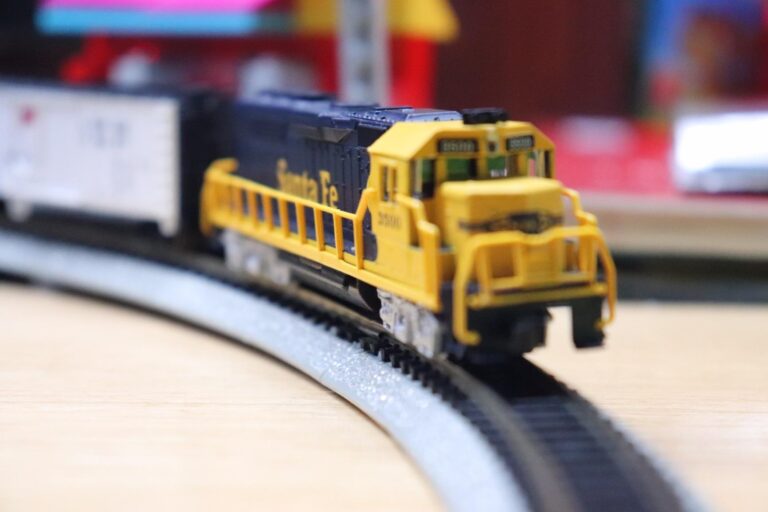 Best Model Train Sets for Sale in 2025: HO, N, and O Scale Compared