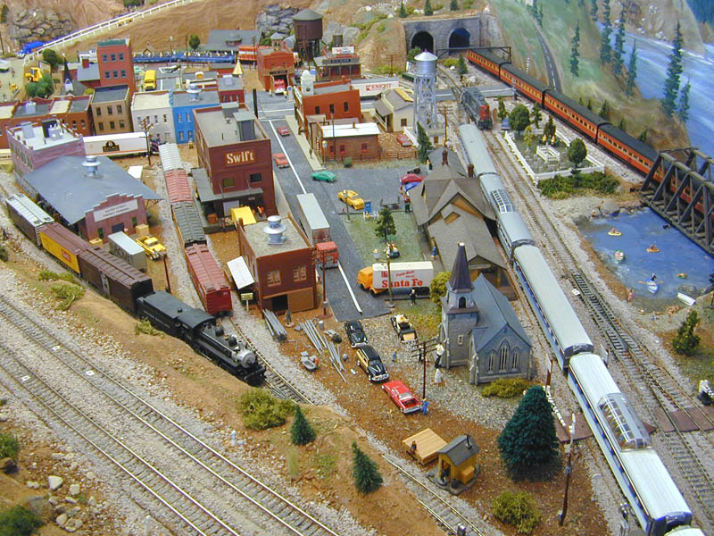 HO scale layout with intricate scenery
