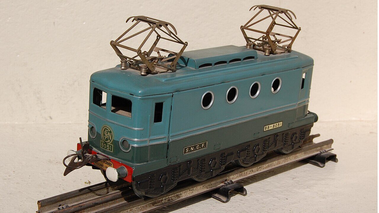 O Scale Train