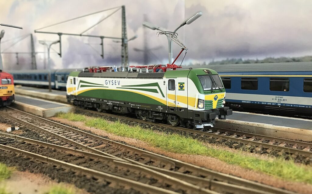 Piko HO scale GySEV 471 Vectron locomotive
