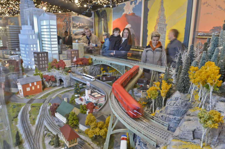 Grand Central Station Holiday train Show