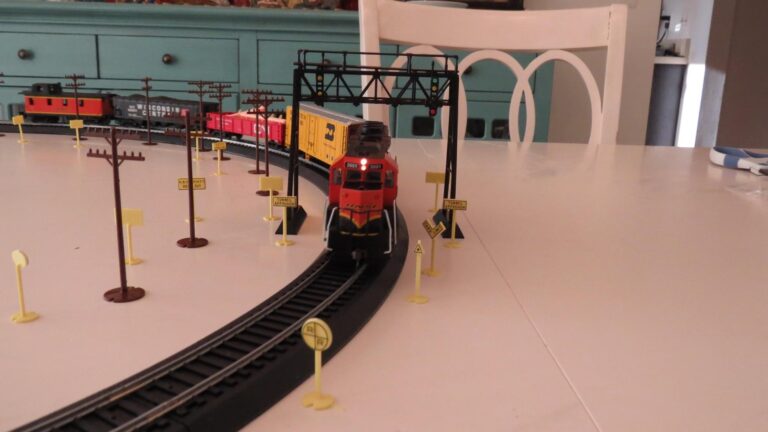 Bachmann Rail Chief in a home layout